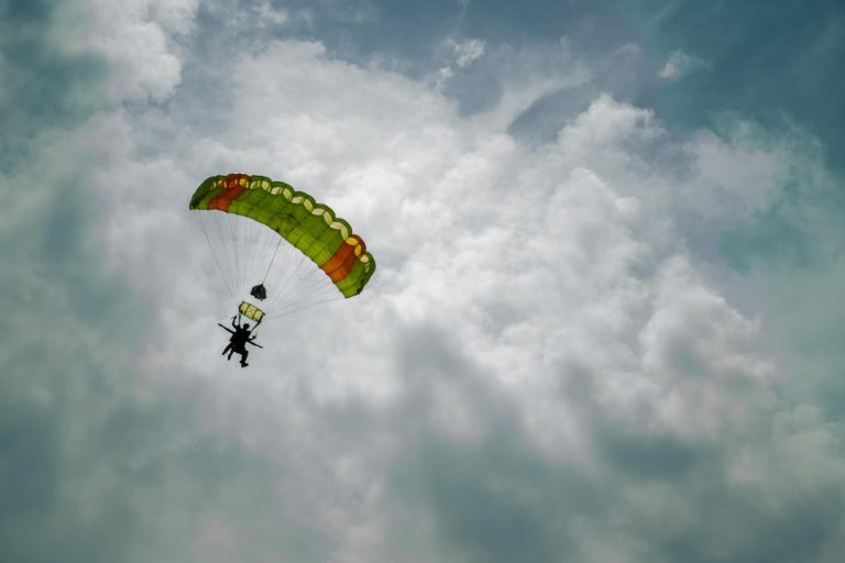 Comment préparer son saut en parachute?